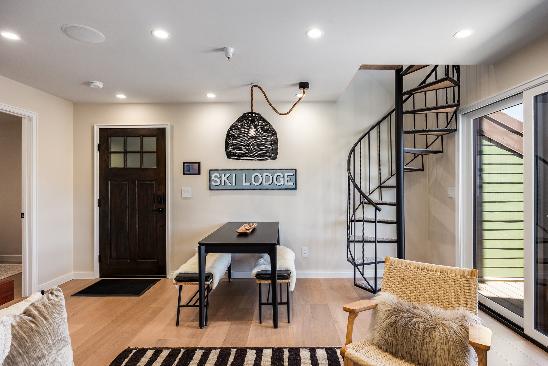  Fully Reimagined Ski-In/Ski-Out Condo — Smart Home Features - 物件實景