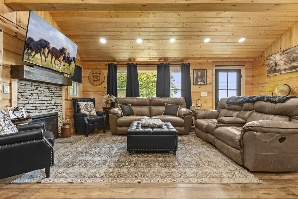 Versailles, Kentucky, 40383, United States, 3 Bedrooms Bedrooms, ,2 BathroomsBathrooms,Residential,For Sale,1976488