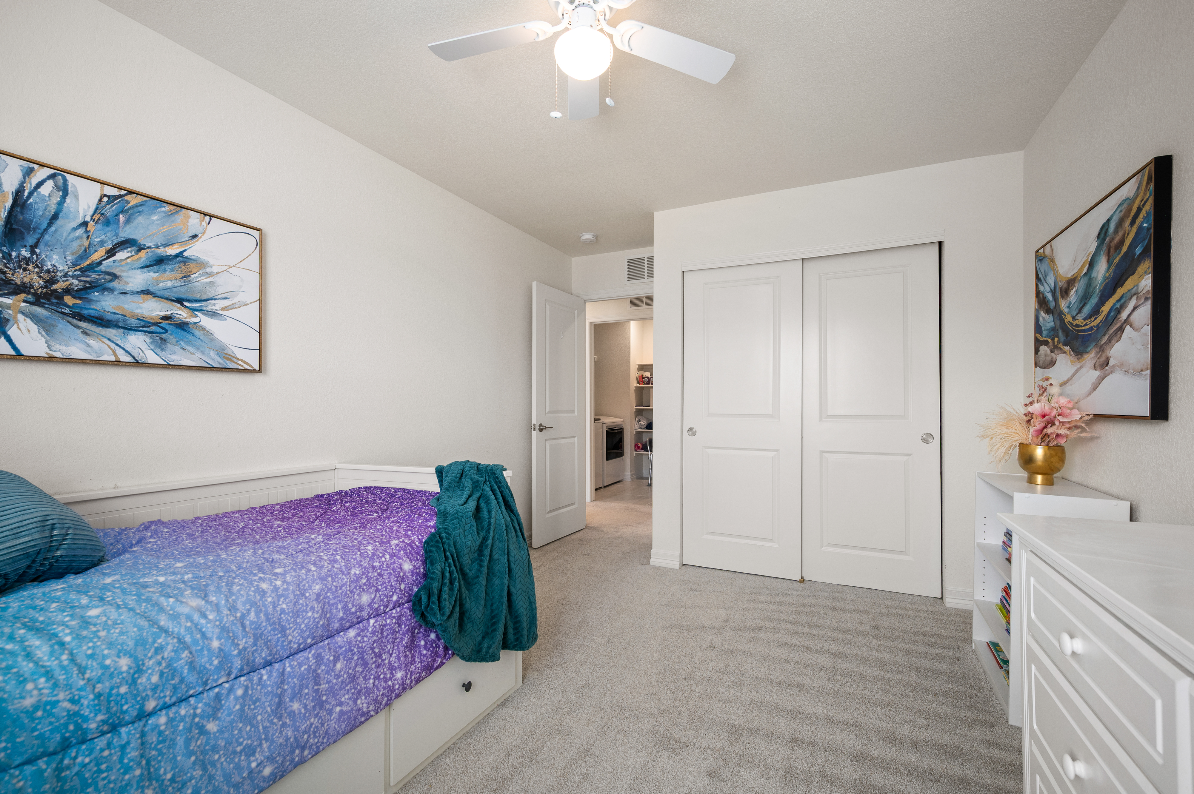  Beautifully Designed Townhome Featuring an Open & Inviting Floor Plan - 物件實景