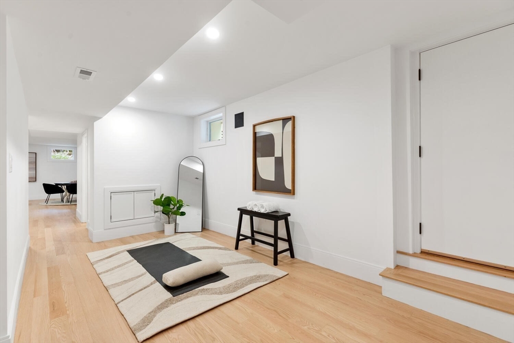 Winchester, Massachusetts, 01890, United States, 6 Bedrooms Bedrooms, ,5 BathroomsBathrooms,Residential,For Sale,1940960