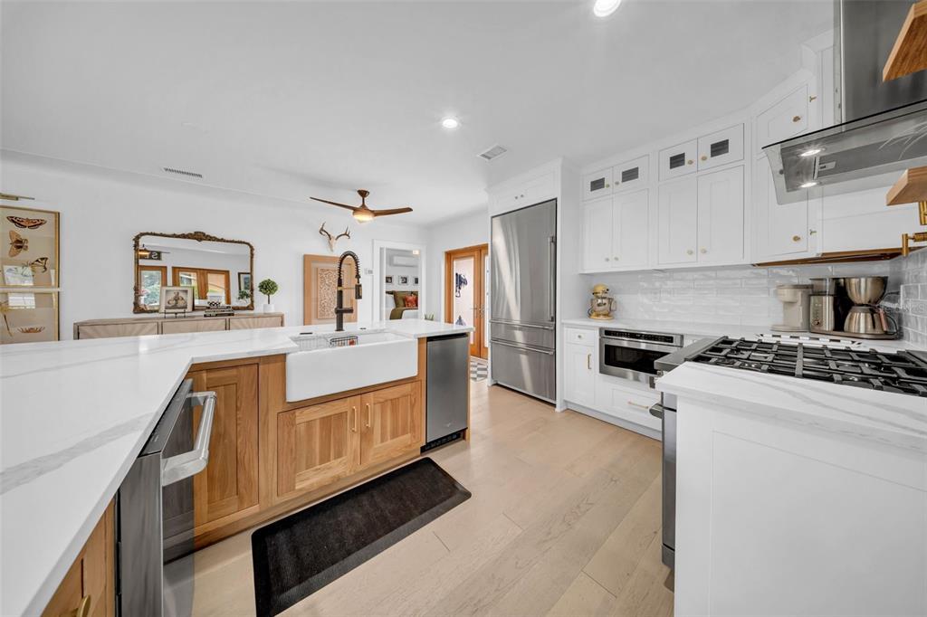 St Petersburg, Florida, 33704, United States, 2 Bedrooms Bedrooms, ,2 BathroomsBathrooms,Residential,For Sale,1897453