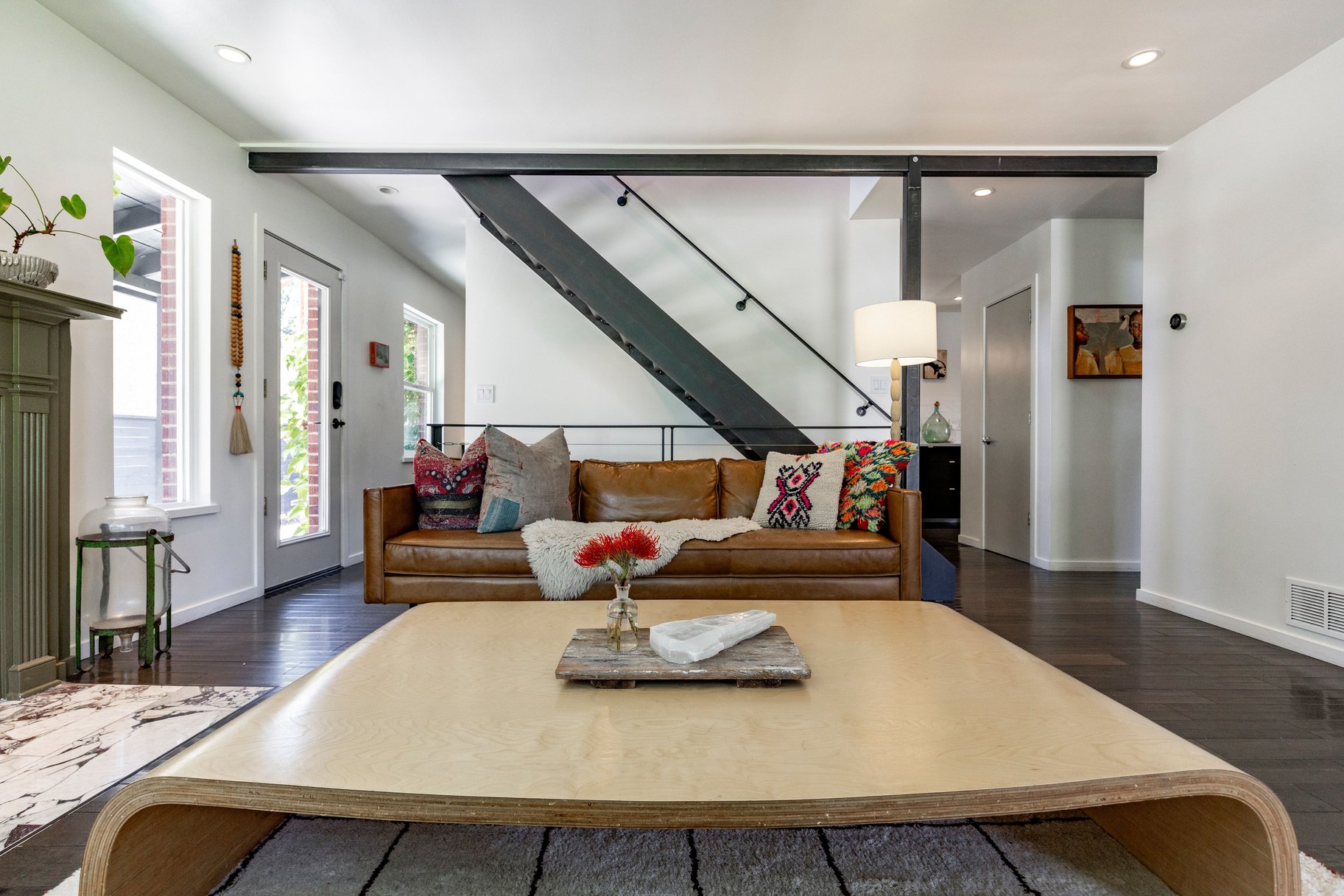  Spacious Millcreek Bungalow with Expansive Backyard & 2-Car Garage - 物件實景