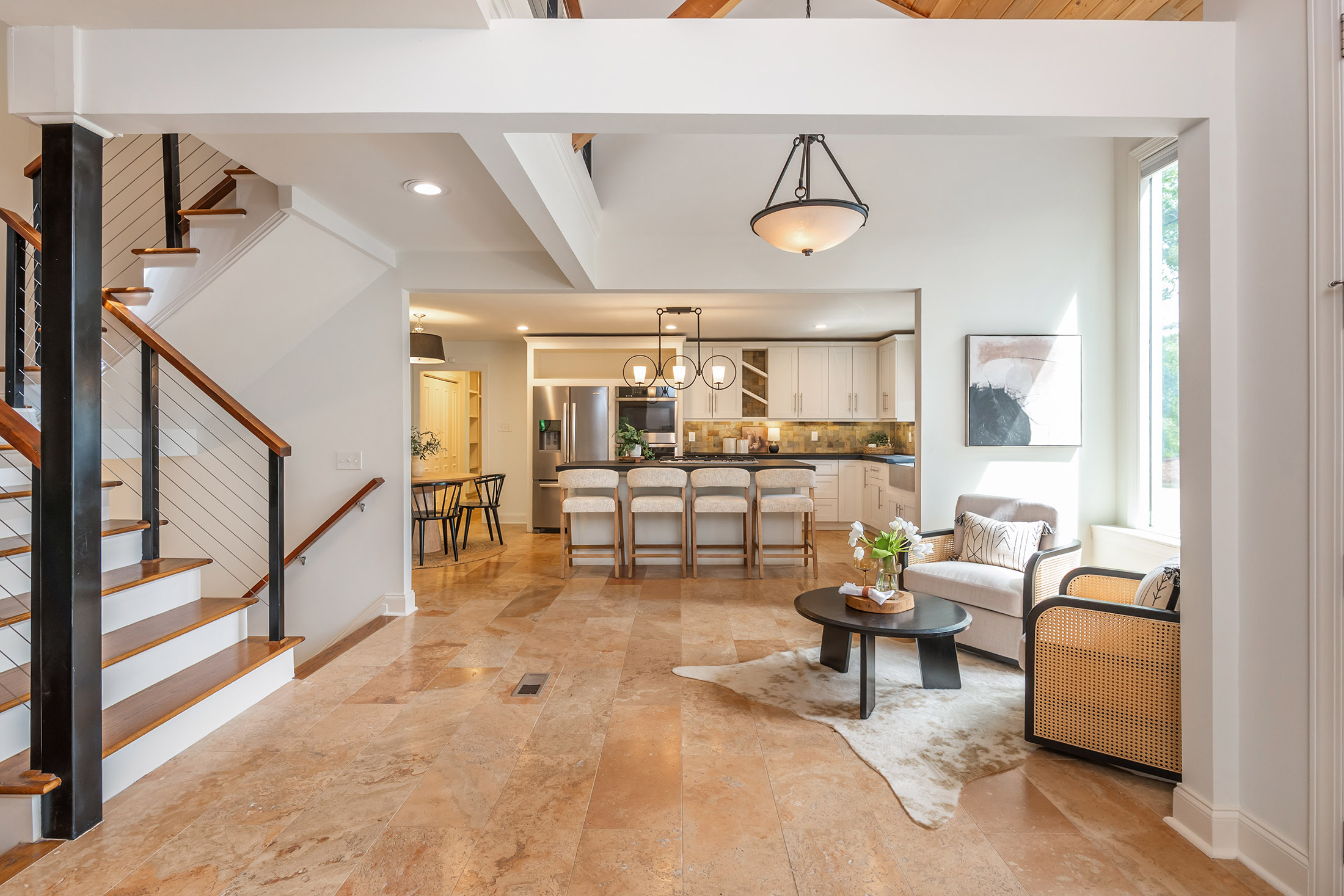  Thoughtfully Renovated Contemporary Home - 物件實景
