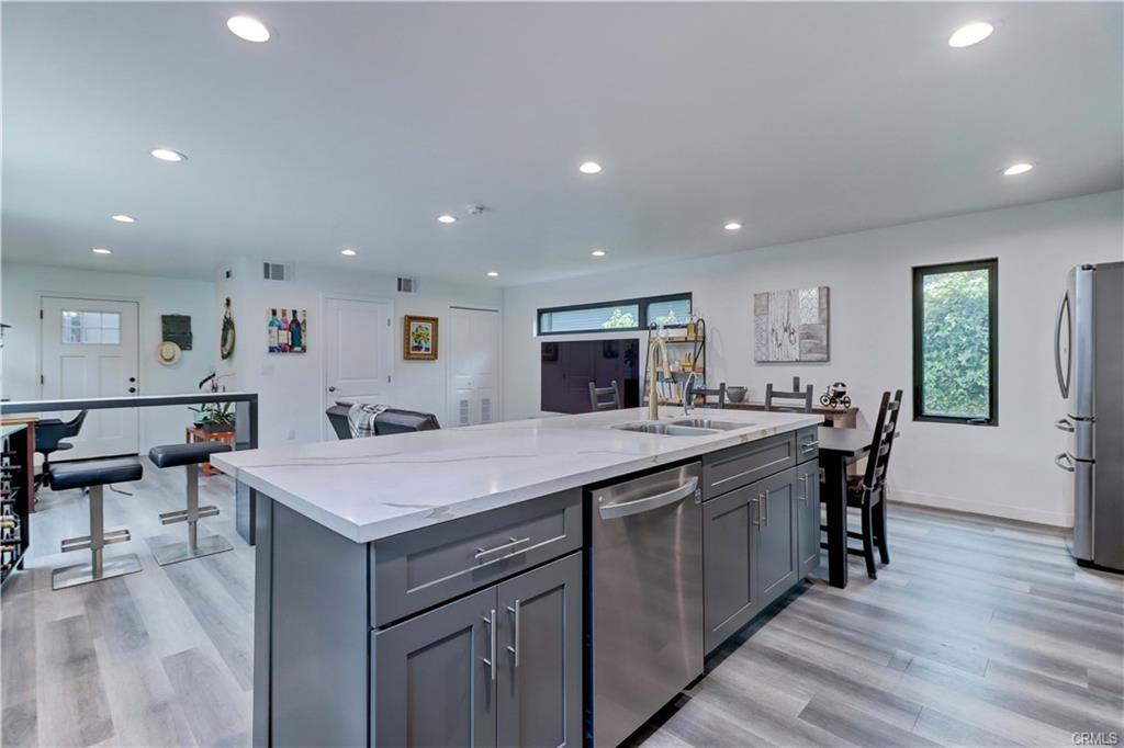 Los ANgeles, California, 90004, United States, 5 Bedrooms Bedrooms, ,2 BathroomsBathrooms,Residential,For Sale,1756474