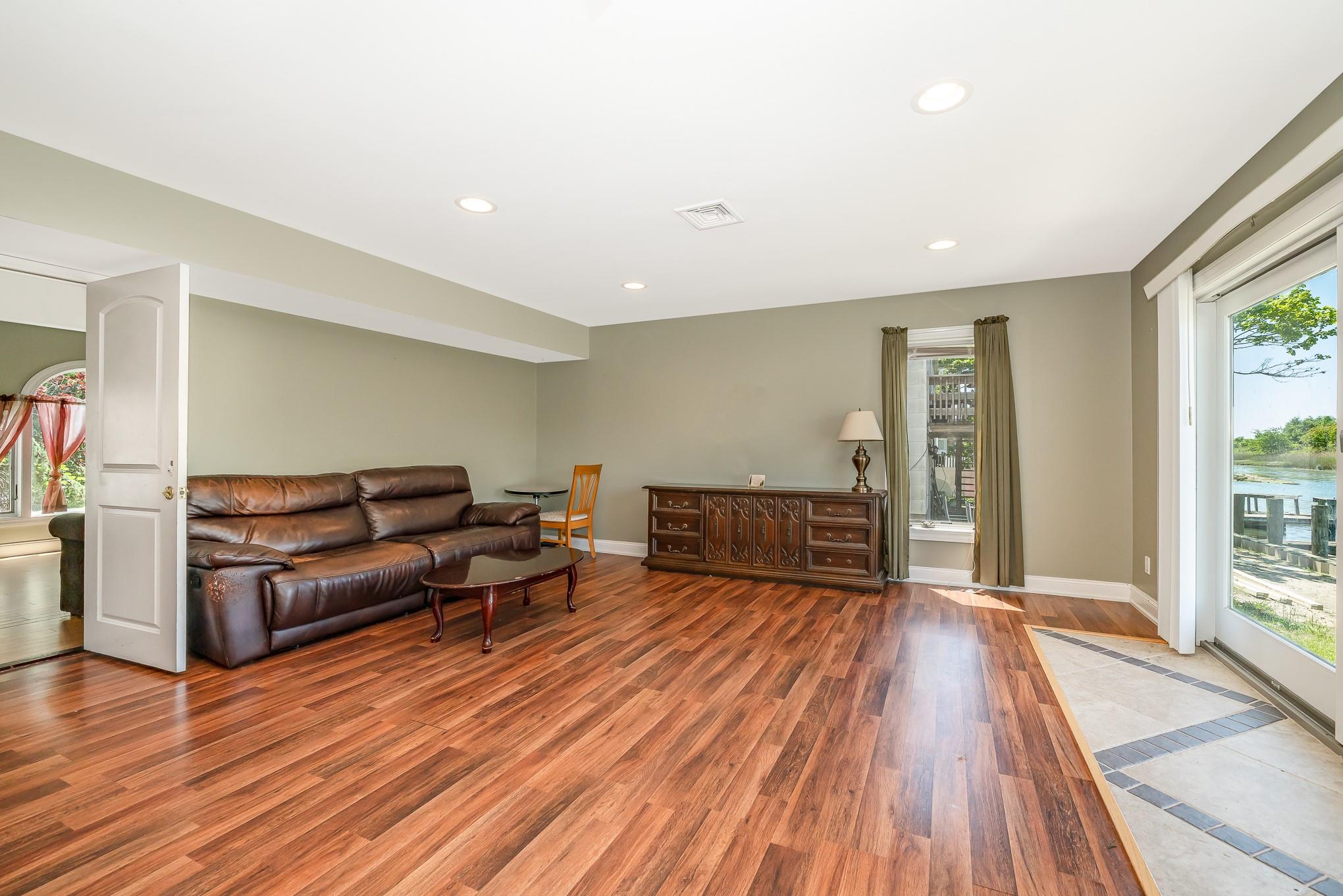 Seaford, New York, 11783, United States, 5 Bedrooms Bedrooms, ,3 BathroomsBathrooms,Residential,For Sale,1943505