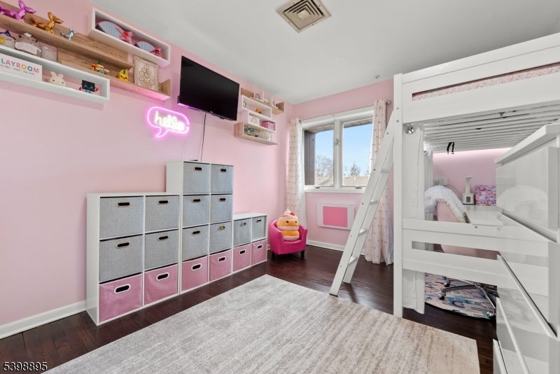 West Orange Twp., New Jersey, 07052, United States, 3 Bedrooms Bedrooms, ,3 BathroomsBathrooms,Residential,For Sale,2002469