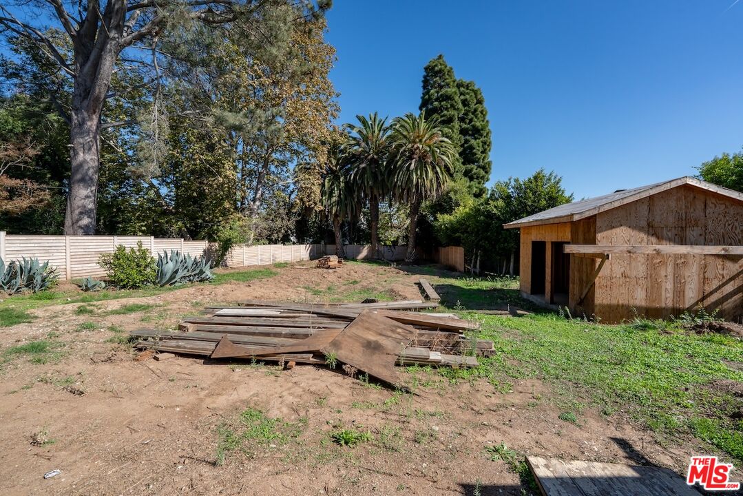 Pacific Palisades, California, 90272, United States, 5 Bedrooms Bedrooms, ,7 BathroomsBathrooms,Residential,For Sale,1991324