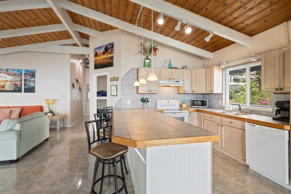 Captain Cook, Hawaii, 96704, United States, 2 Bedrooms Bedrooms, ,2 BathroomsBathrooms,Residential,For Sale,1940762