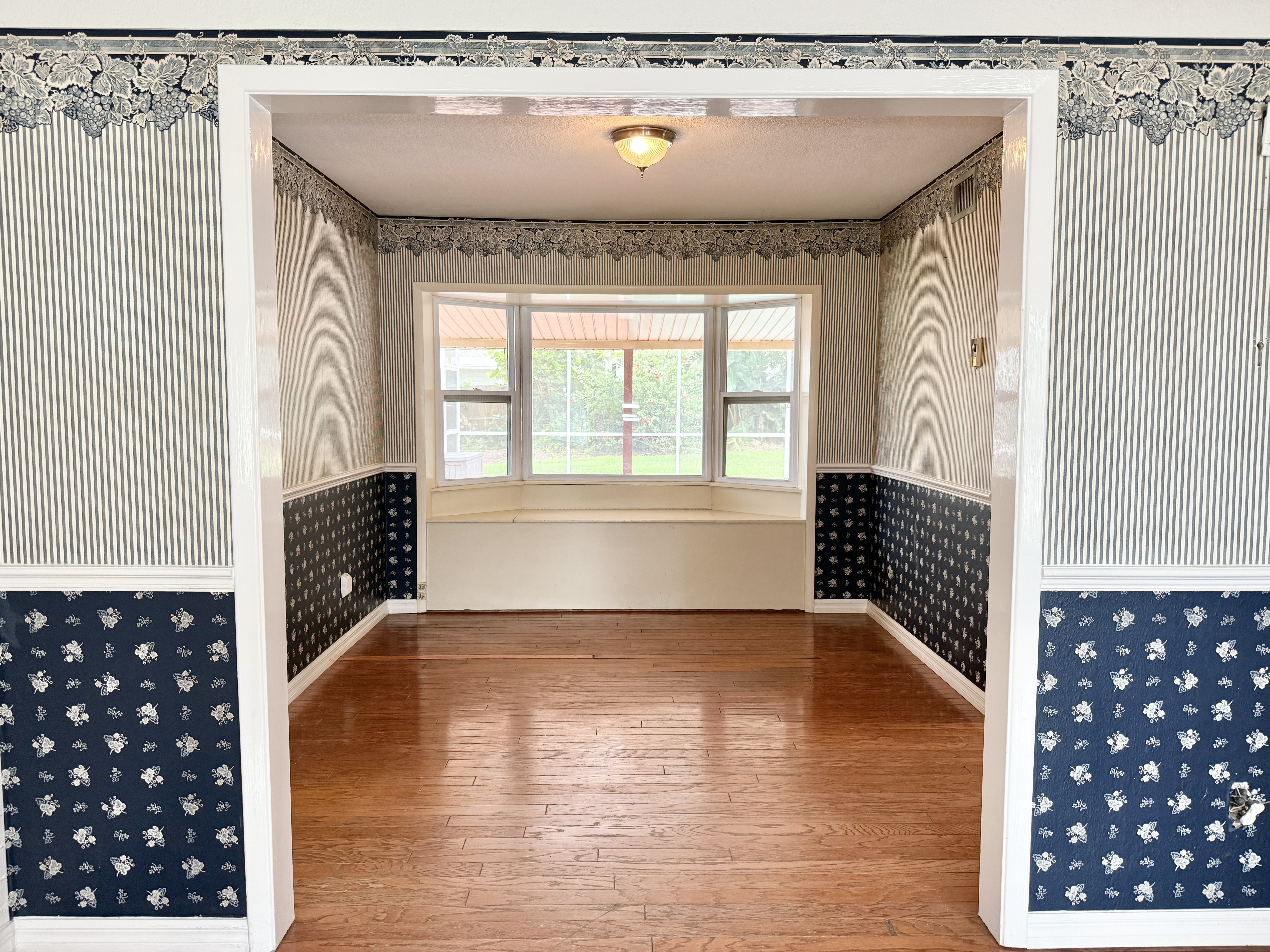 Tampa, Florida, 33618, United States, 3 Bedrooms Bedrooms, ,2 BathroomsBathrooms,Residential,For Sale,1931261