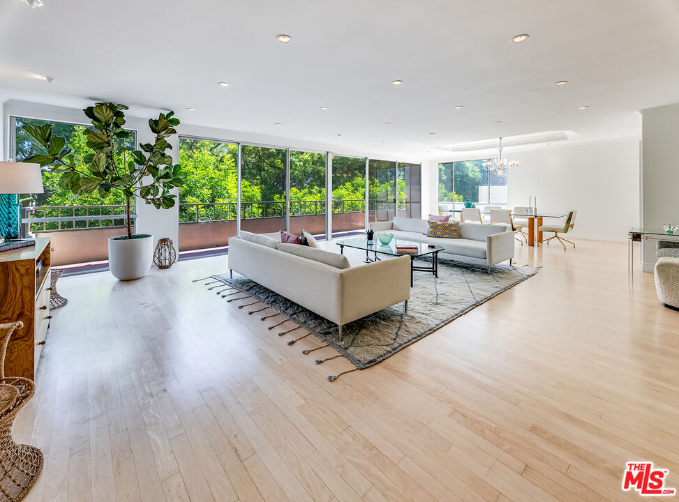 339 N Palm Dr #202, Beverly Hills, California, 90210, United States, 2 Bedrooms Bedrooms, ,3 BathroomsBathrooms,Residential,For Sale,339 N Palm Dr #202,1557468