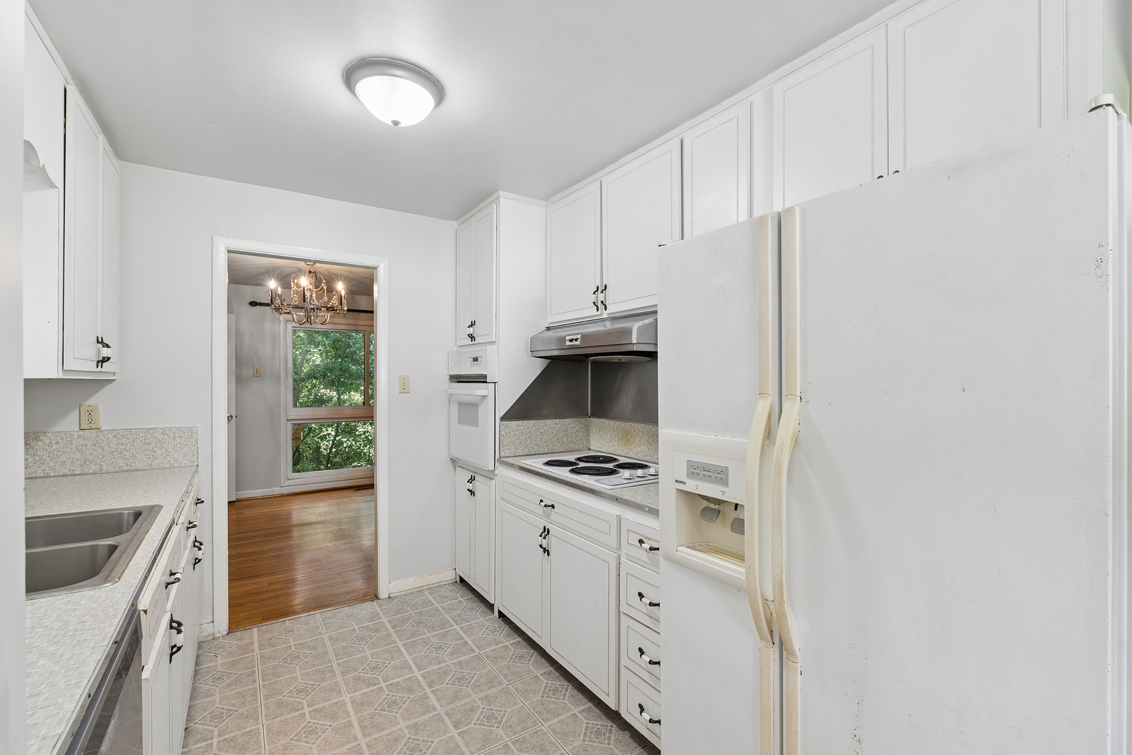  Ranch-style Home in an Outstanding Location and with Great Long-term Potential - 物件實景