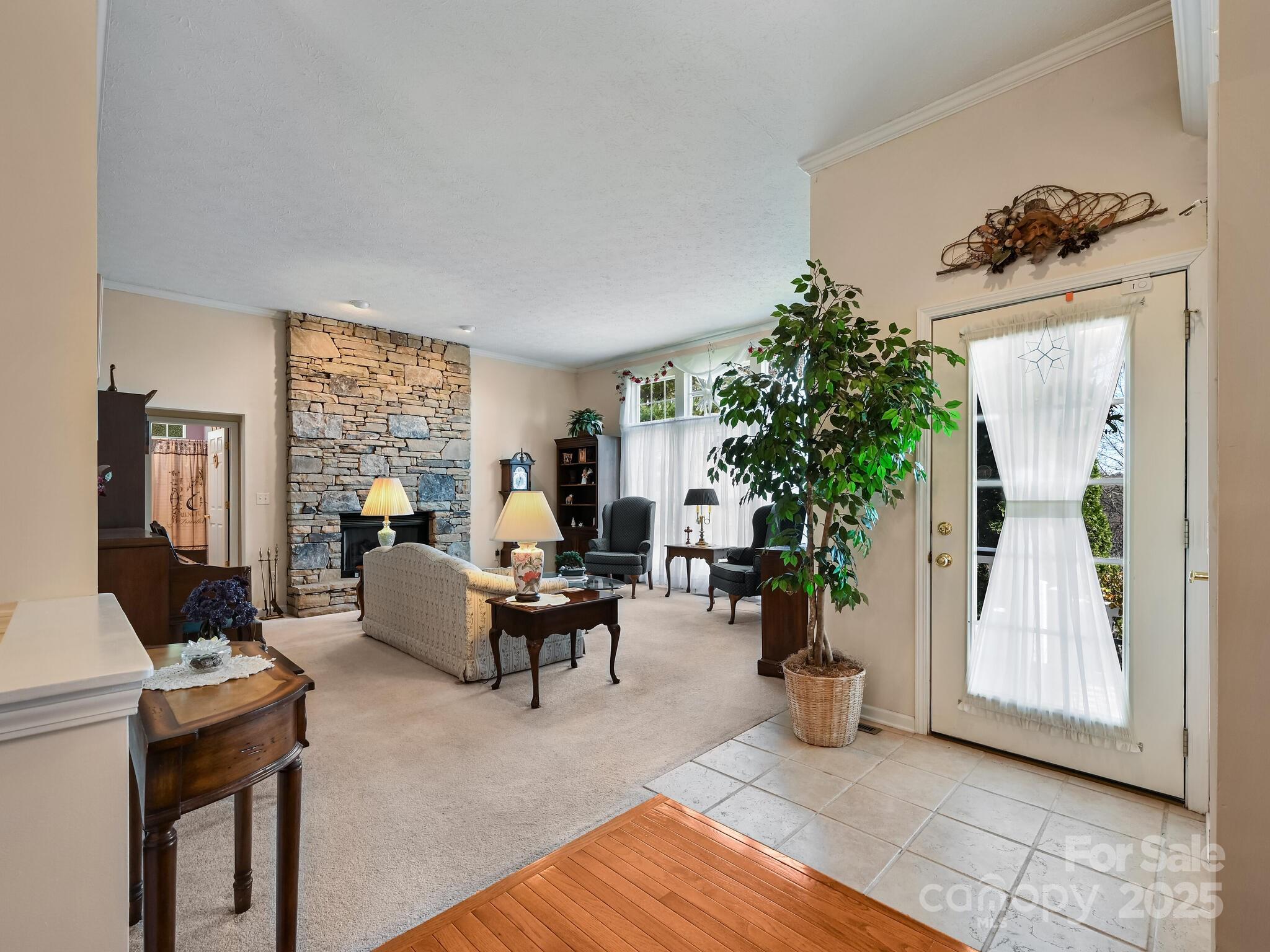 Hendersonville, North Carolina, 28739, United States, 3 Bedrooms Bedrooms, ,3 BathroomsBathrooms,Residential,For Sale,2005496