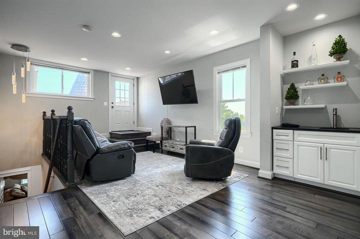 Baltimore, Maryland, 21230, United States, 5 Bedrooms Bedrooms, ,7 BathroomsBathrooms,Residential,For Sale,1920297