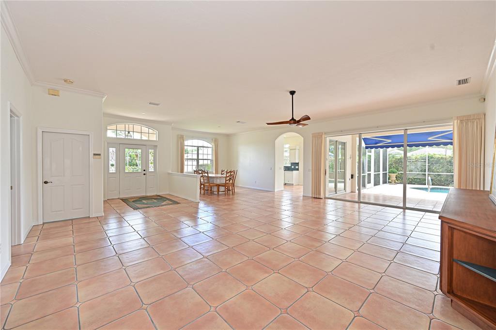 Bradenton, Florida, 34203, United States, 2 Bedrooms Bedrooms, ,3 BathroomsBathrooms,Residential,For Sale,1958401