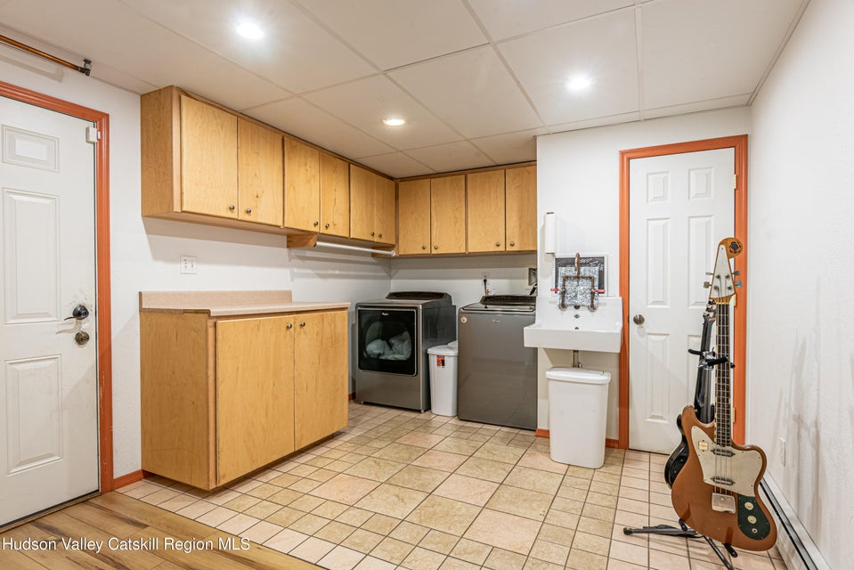 Saugerties, New York, 12477, United States, 4 Bedrooms Bedrooms, ,4 BathroomsBathrooms,Residential,For Sale,1928425