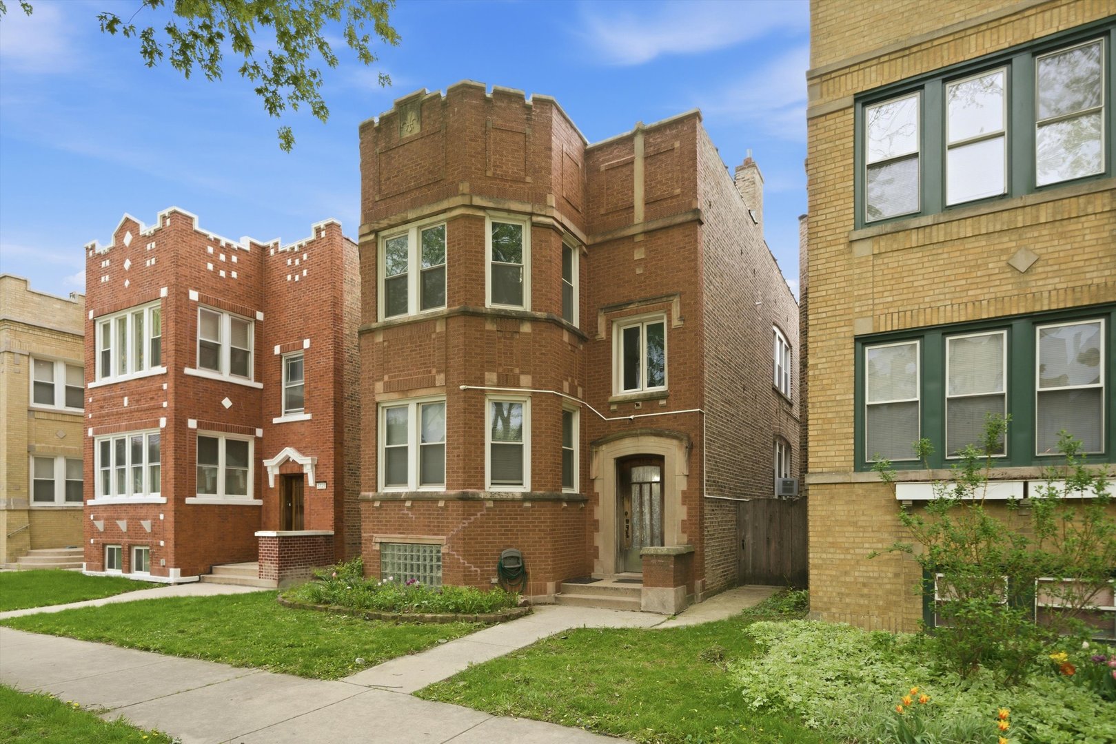 Chicago, Illinois, 60659, United States, 9 Bedrooms Bedrooms, ,Residential,For Sale,2040474
