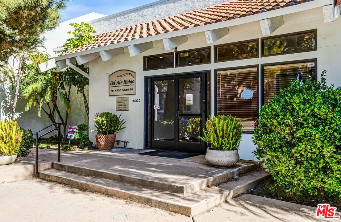 Los Angeles, California, 90077, United States, 5 Bedrooms Bedrooms, ,1 BathroomBathrooms,Residential,For Sale,1987970