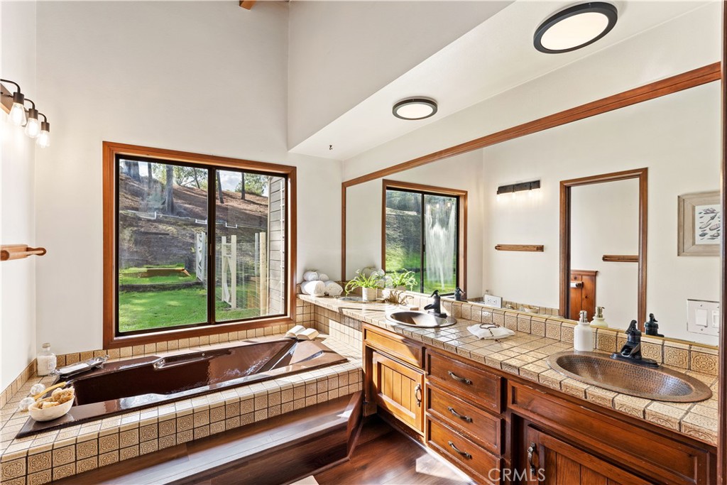 Calabasas, California, 91302, United States, 2 Bedrooms Bedrooms, ,2 BathroomsBathrooms,Residential,For Sale,1998249