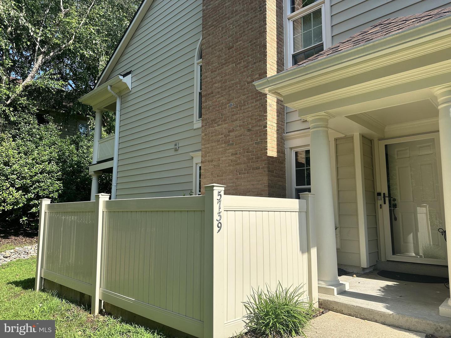 Rockville, Maryland, 20852, United States, 2 Bedrooms Bedrooms, ,2 BathroomsBathrooms,Residential,For Sale,1895533