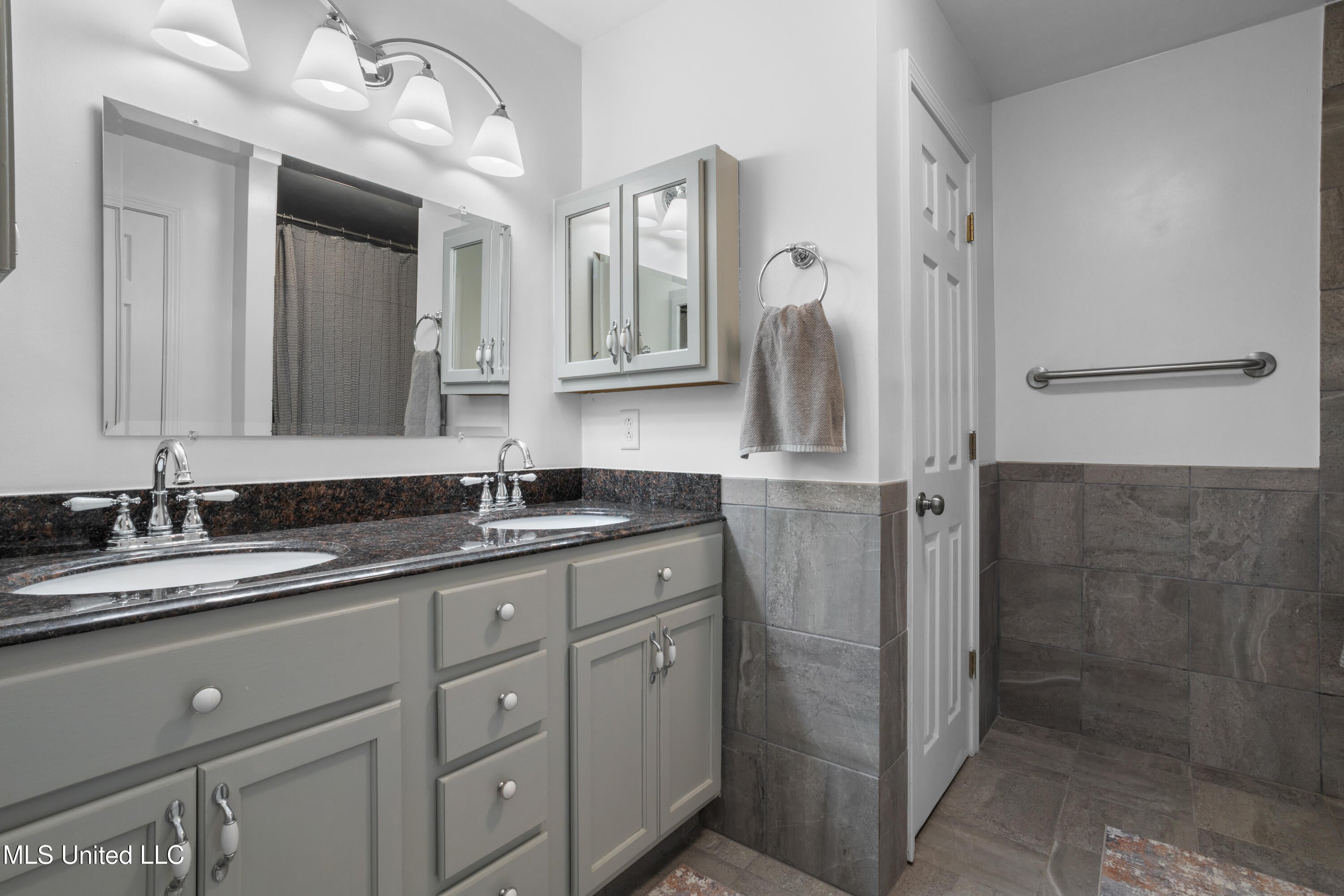 Gautier, Mississippi, 39553, United States, 4 Bedrooms Bedrooms, ,3 BathroomsBathrooms,Residential,For Sale,2003133