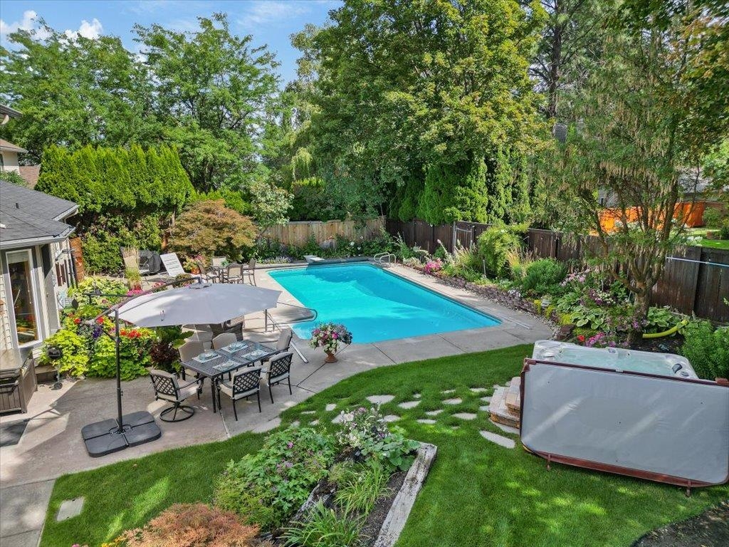 Spokane, Washington, 99223, United States, 5 Bedrooms Bedrooms, ,4 BathroomsBathrooms,Residential,For Sale,1988126