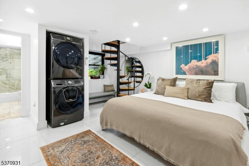 Jersey City, New Jersey, 07302, United States, 1 Bedroom Bedrooms, ,2 BathroomsBathrooms,Residential,For Sale,1942665