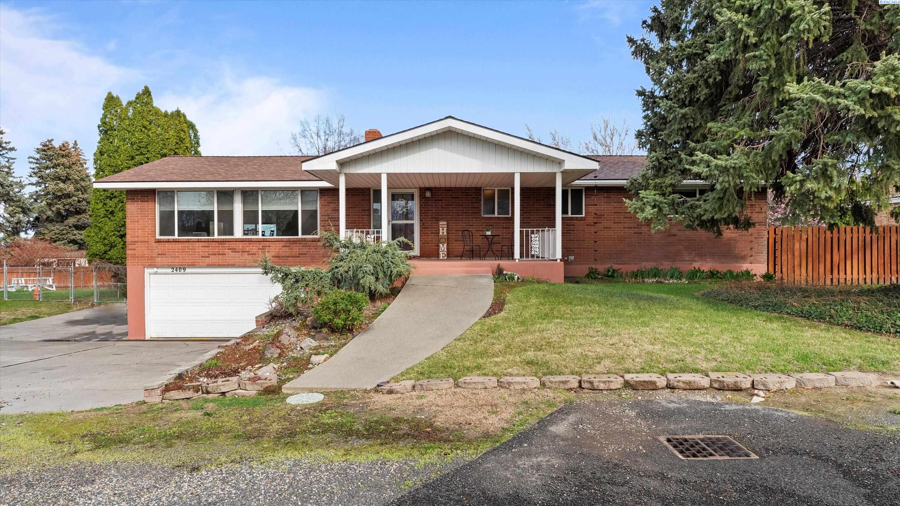 Kennewick, Washington, 99337, United States, 4 Bedrooms Bedrooms, ,2 BathroomsBathrooms,Residential,For Sale,1939902