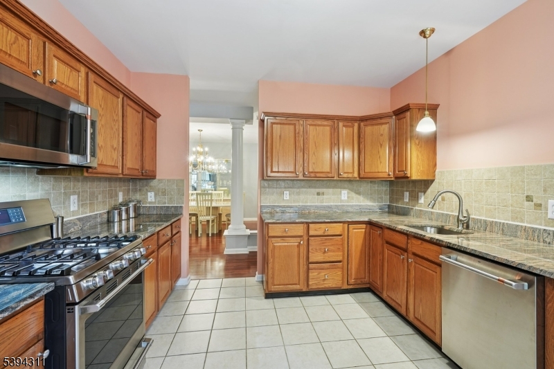 Cedar Grove Twp., New Jersey, 07009, United States, 2 Bedrooms Bedrooms, ,2 BathroomsBathrooms,Residential,For Sale,1989209