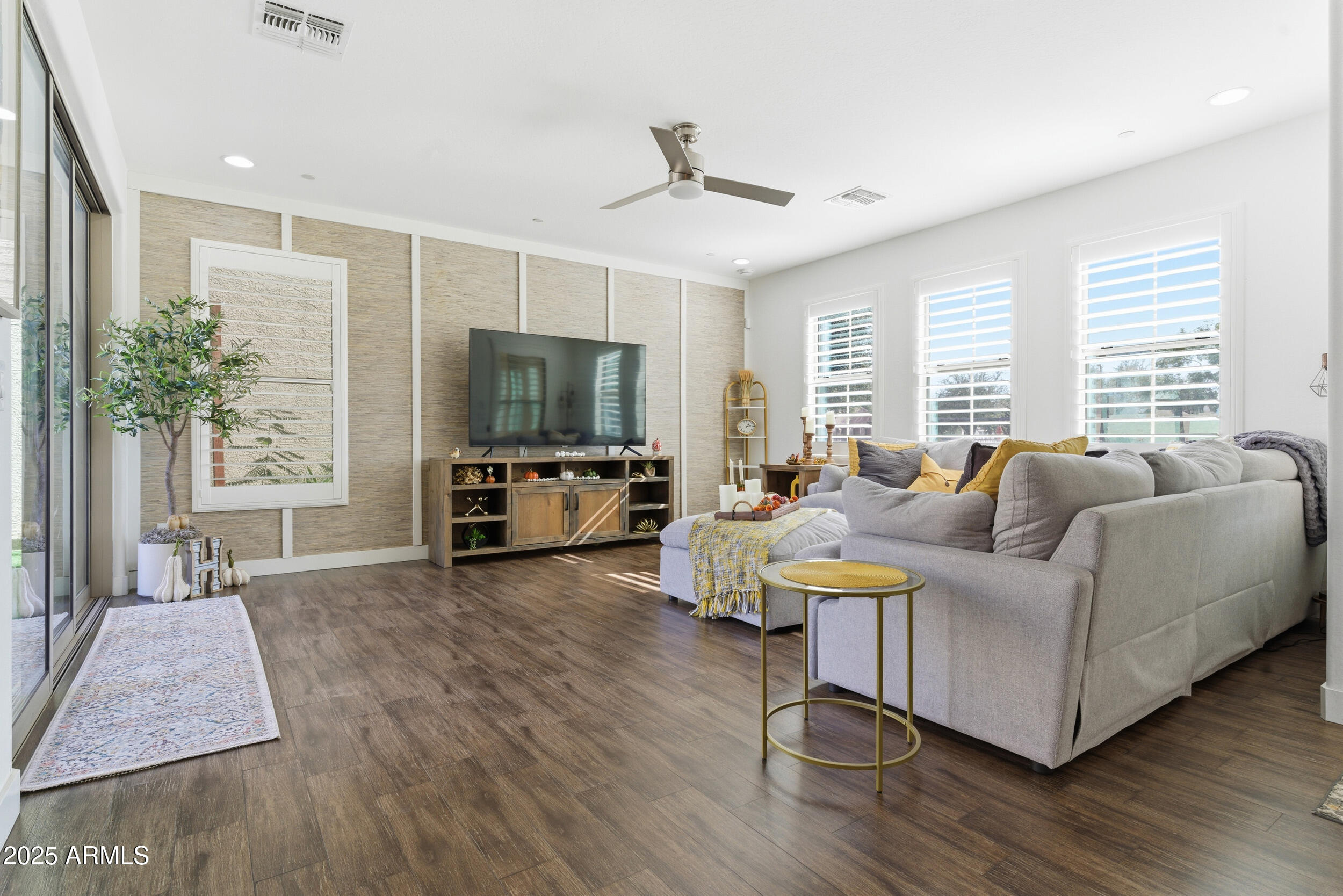 Gilbert, Arizona, 85297, United States, 3 Bedrooms Bedrooms, ,3 BathroomsBathrooms,Residential,For Sale,1991176