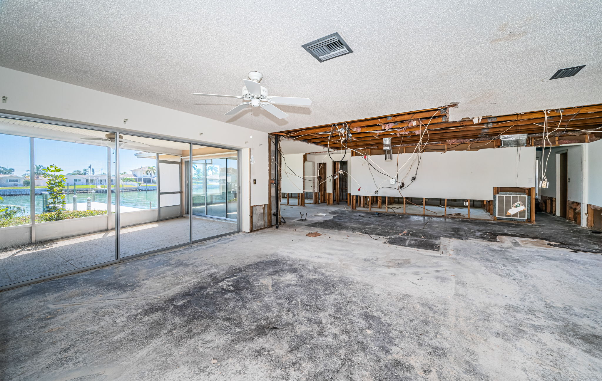 Treasure Island, Florida, 33706, United States, 3 Bedrooms Bedrooms, ,2 BathroomsBathrooms,Residential,For Sale,1976468