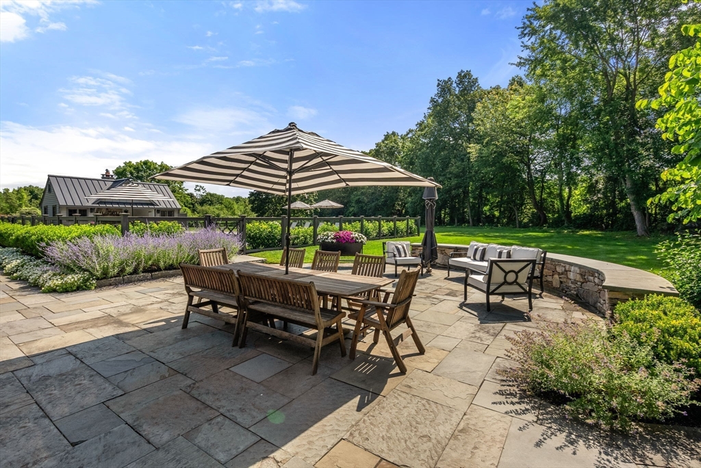 Southborough, Massachusetts, 01772, United States, 4 Bedrooms Bedrooms, ,5 BathroomsBathrooms,Residential,For Sale,2000512