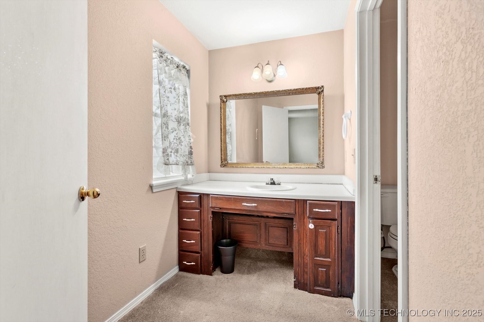 Jenks, Oklahoma, 74037, United States, 4 Bedrooms Bedrooms, ,5 BathroomsBathrooms,Residential,For Sale,1840123