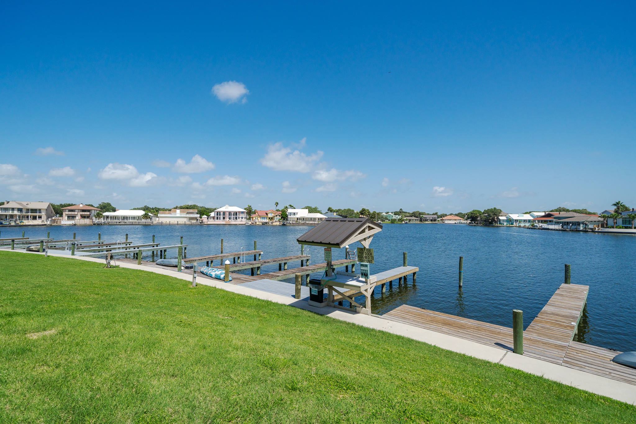  Resort-Style Waterfront Condo - 物件實景