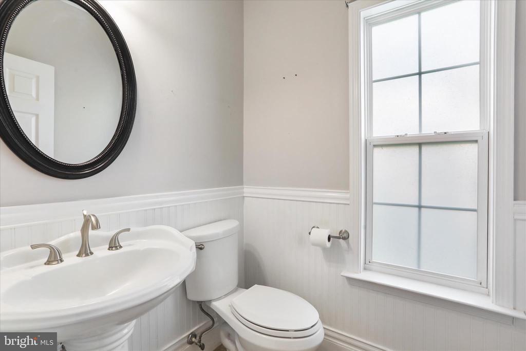 Bunker Hill, West Virginia, 25413, United States, 4 Bedrooms Bedrooms, ,4 BathroomsBathrooms,Residential,For Sale,1991457