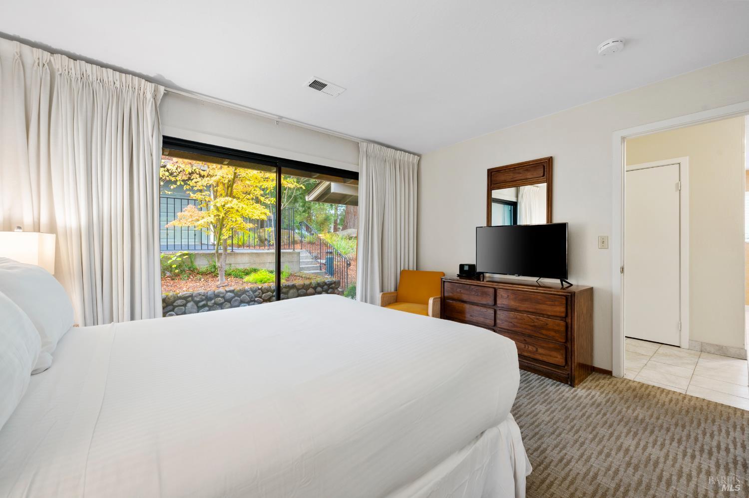 Napa, California, 94558, United States, 3 Bedrooms Bedrooms, ,2 BathroomsBathrooms,Residential,For Sale,1988085