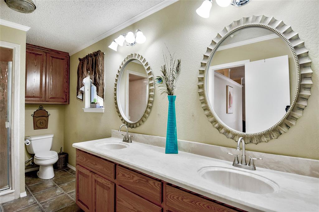 Granbury, Texas, 76049, United States, 3 Bedrooms Bedrooms, ,2 BathroomsBathrooms,Residential,For Sale,1984180