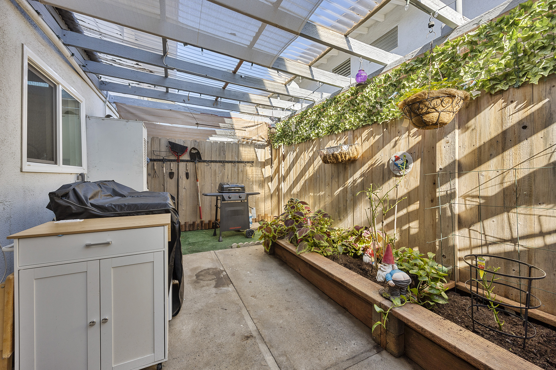 Fullerton, California, 92831, United States, 2 Bedrooms Bedrooms, ,1 BathroomBathrooms,Residential,For Sale,2002519