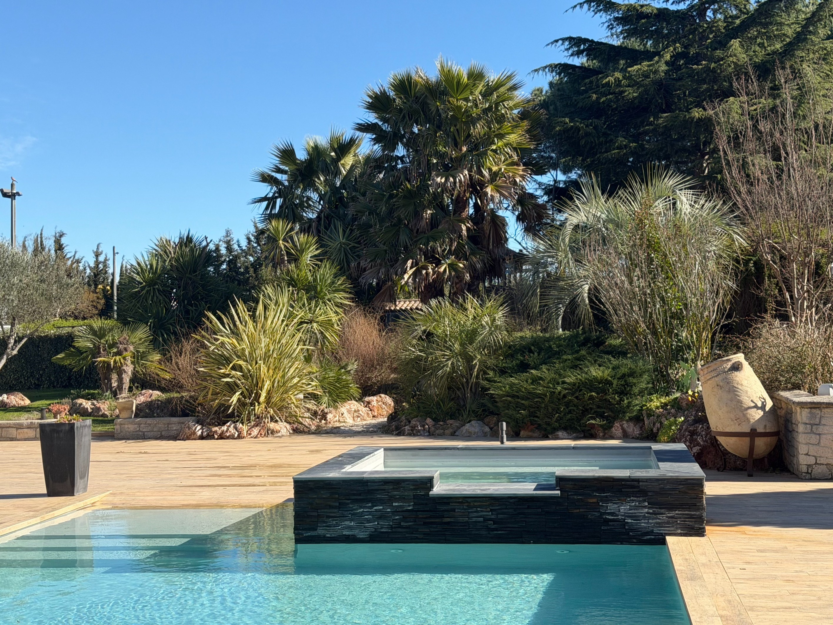  Just 10 minutes from the beaches, a spacious family villa in a lush park... - 物件實景