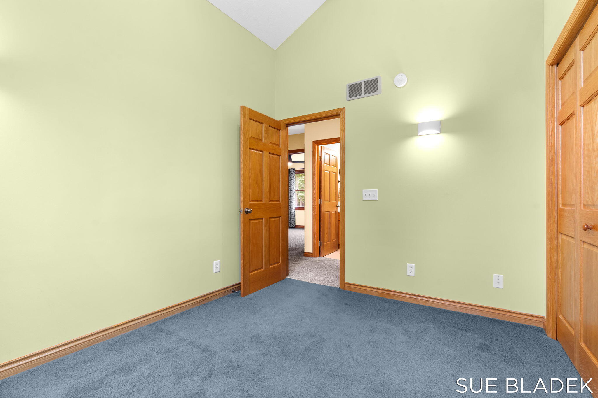 Fennville, Michigan, 49408, United States, 4 Bedrooms Bedrooms, ,4 BathroomsBathrooms,Residential,For Sale,1966449