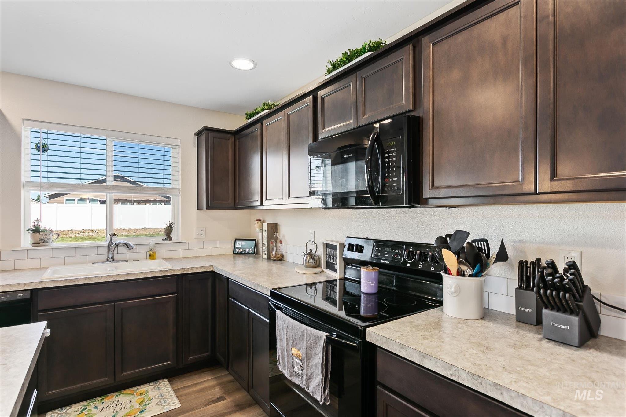 947 Tanami Ave, Kuna, Idaho, 83634, United States, 4 Bedrooms Bedrooms, ,3 BathroomsBathrooms,Residential,For Sale,947 Tanami Ave,1461004