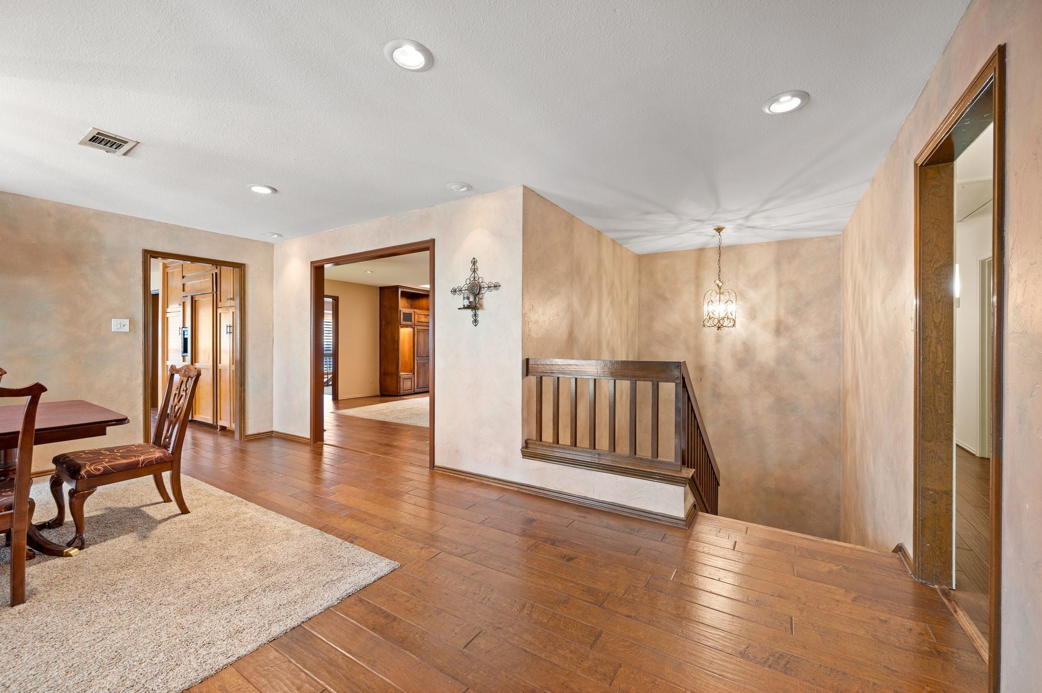 Arlington, Texas, 76012, United States, 4 Bedrooms Bedrooms, ,3 BathroomsBathrooms,Residential,For Sale,1987019