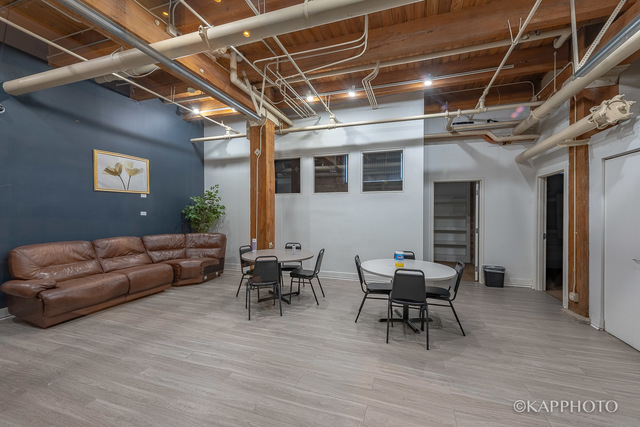 Chicago, Illinois, 60616, United States, 3 Bedrooms Bedrooms, ,2 BathroomsBathrooms,Residential,For Sale,1881294