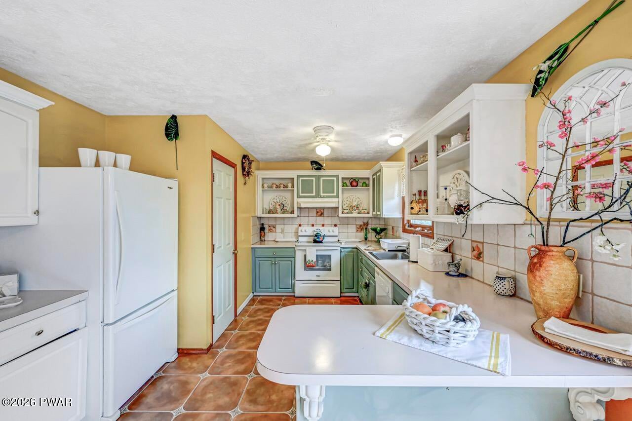 Hawley, Pennsylvania, 18428, United States, 3 Bedrooms Bedrooms, ,3 BathroomsBathrooms,Residential,For Sale,2045204