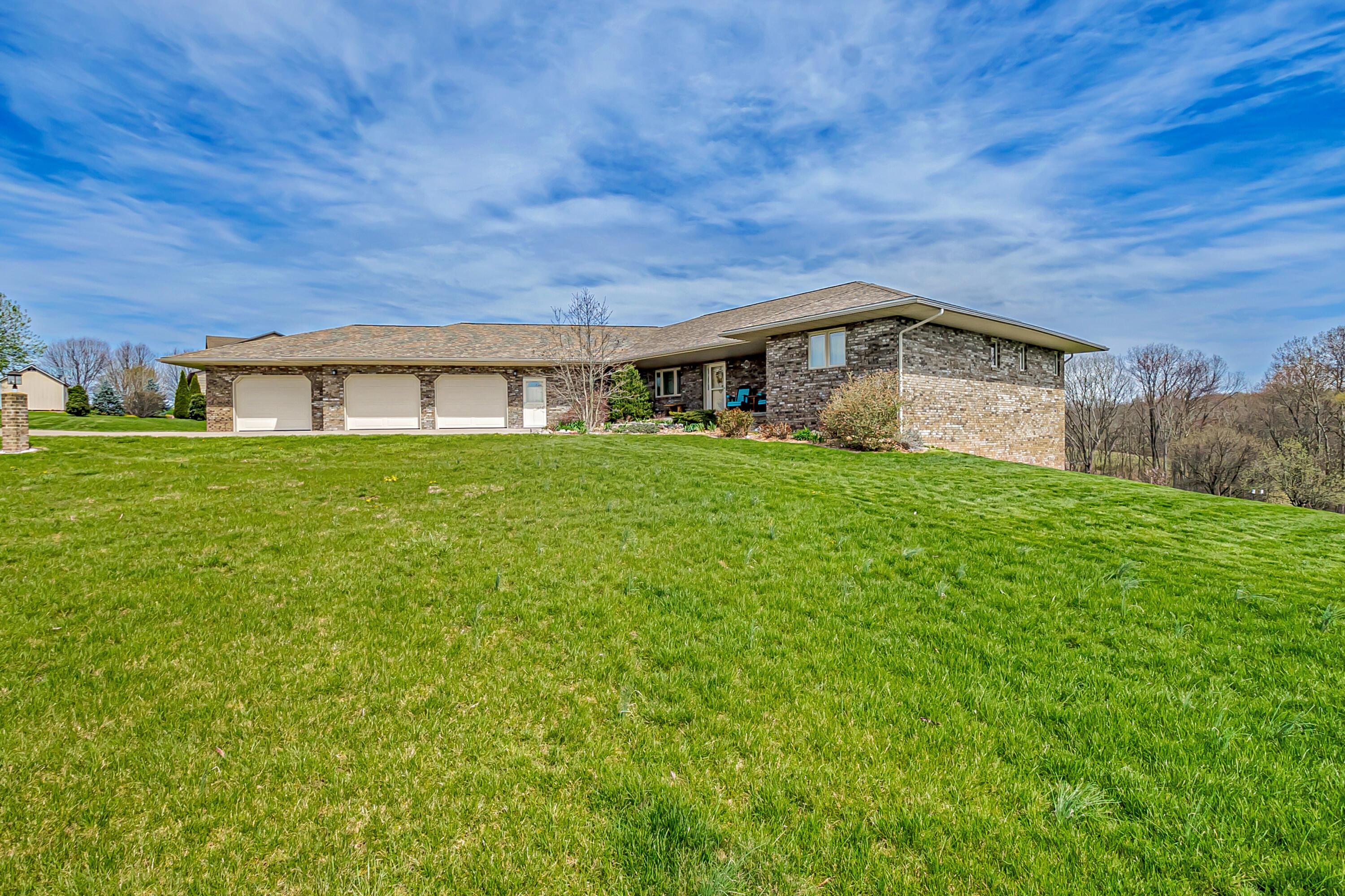 Zanesville, Ohio, 43701, United States, 4 Bedrooms Bedrooms, ,3 BathroomsBathrooms,Residential,For Sale,1766753