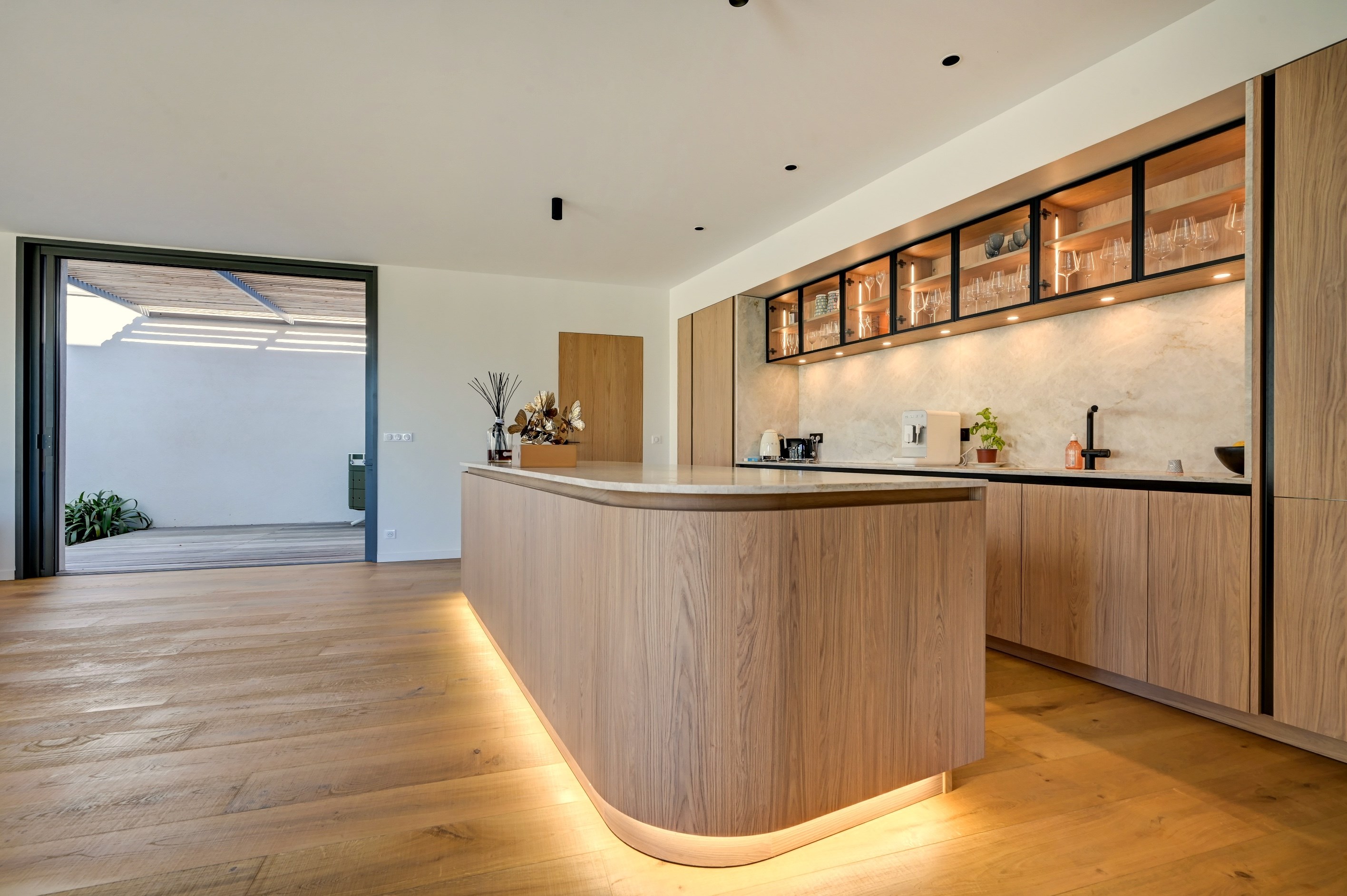  Exceptional Contemporary Turnkey - 物件實景