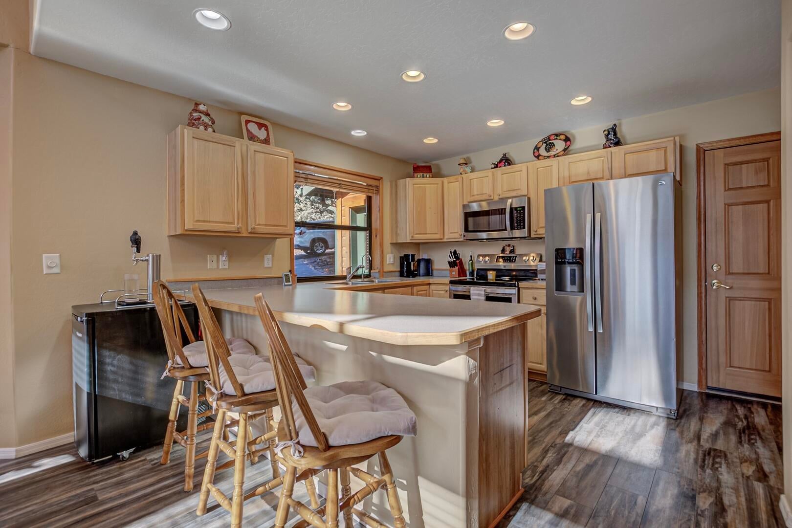 Pine, Arizona, 85544, United States, 3 Bedrooms Bedrooms, ,2 BathroomsBathrooms,Residential,For Sale,1998384