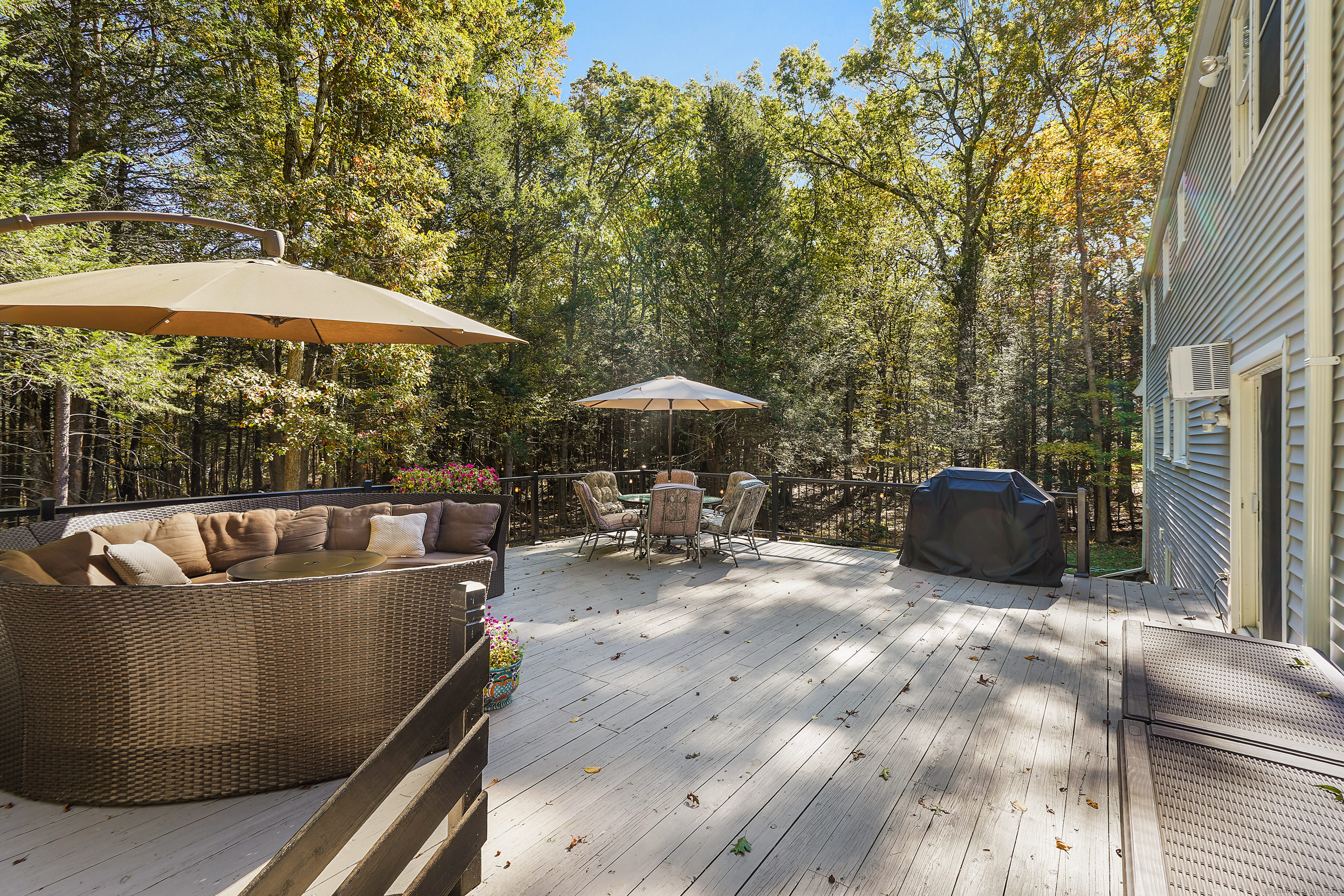 Brookfield, Connecticut, 06804, United States, 4 Bedrooms Bedrooms, ,3 BathroomsBathrooms,Residential,For Sale,1969368