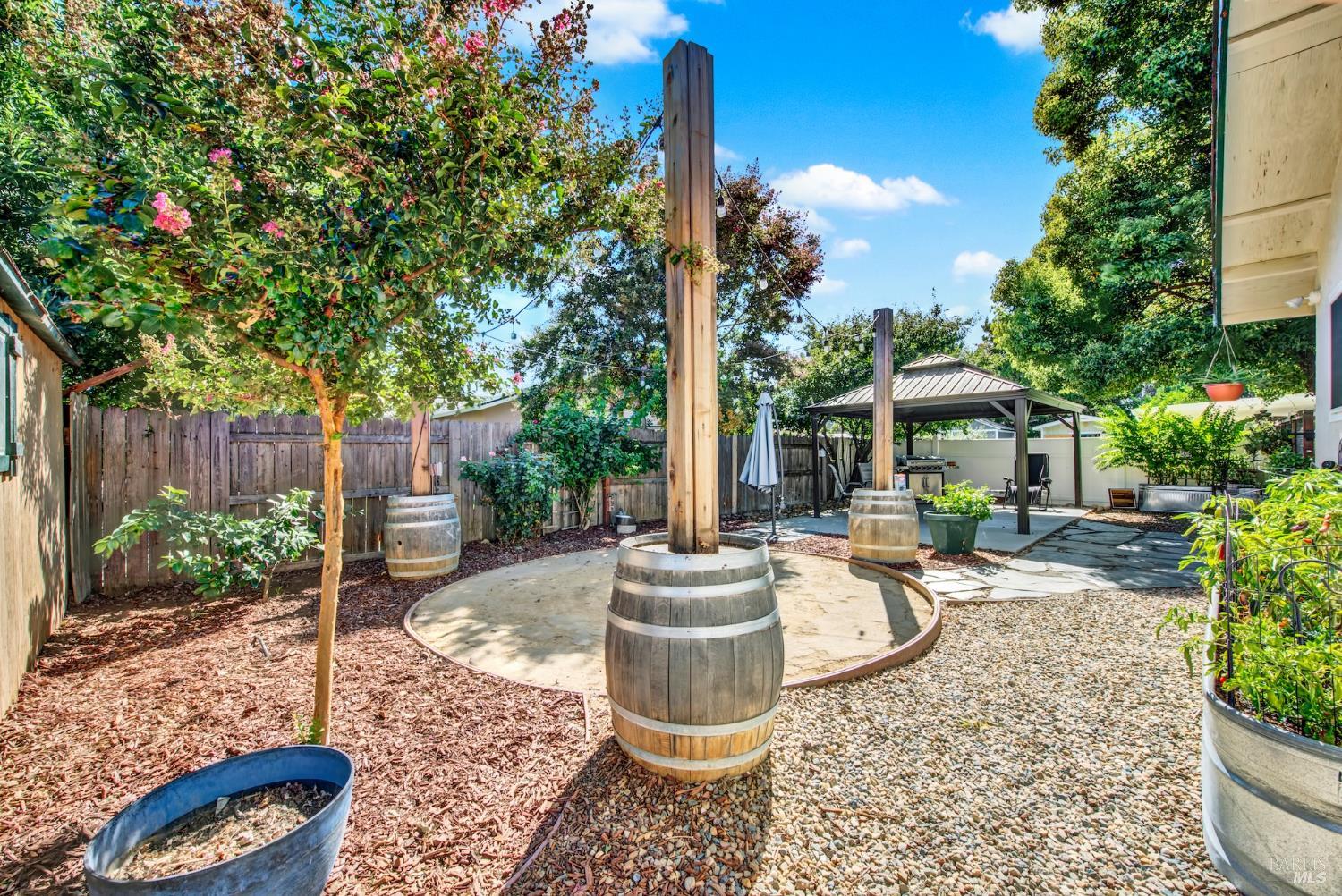 Vacaville, California, 95687, United States, 3 Bedrooms Bedrooms, ,2 BathroomsBathrooms,Residential,For Sale,1940371