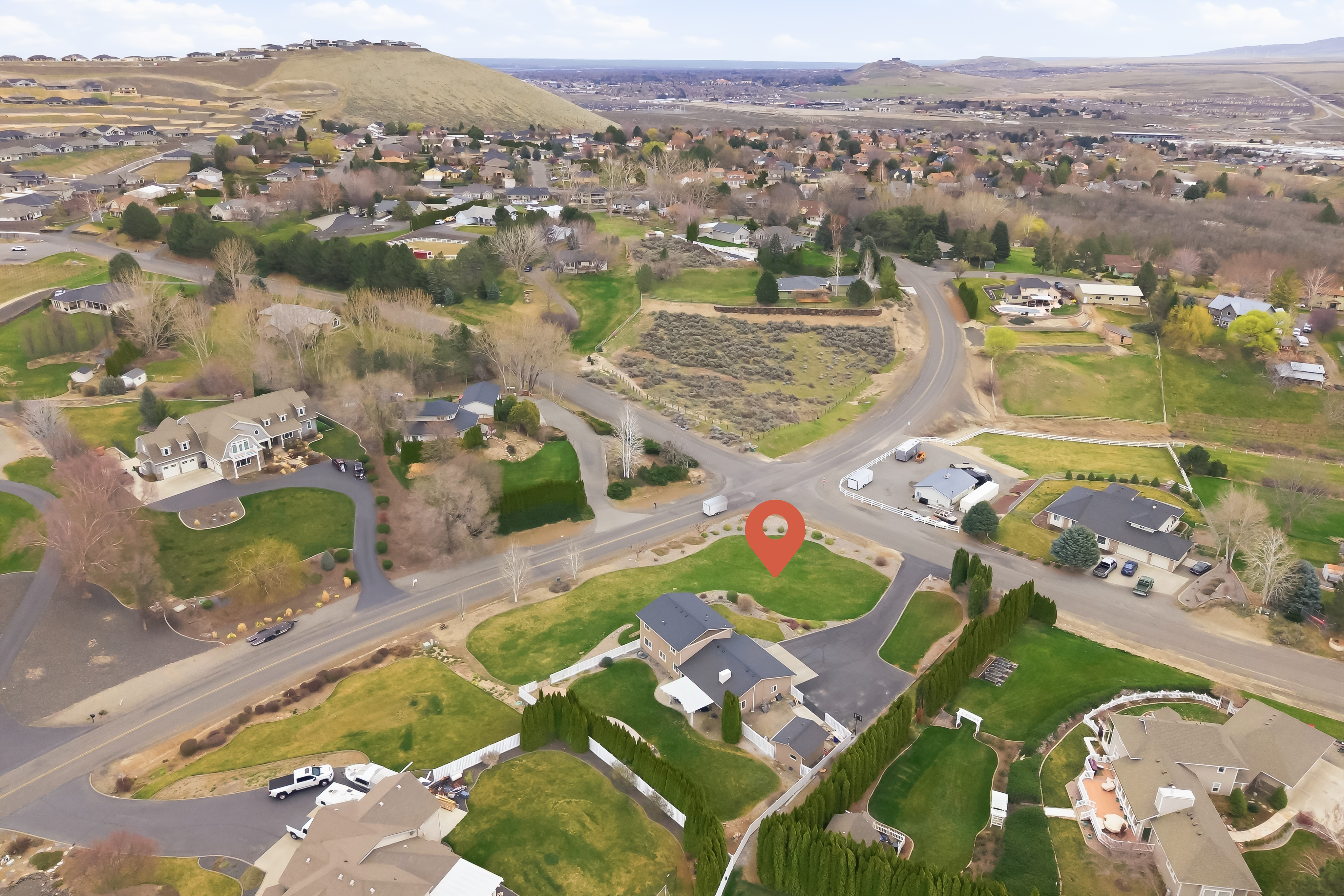  1 Acre Corner Lot W/ Territorial Views - 物件實景