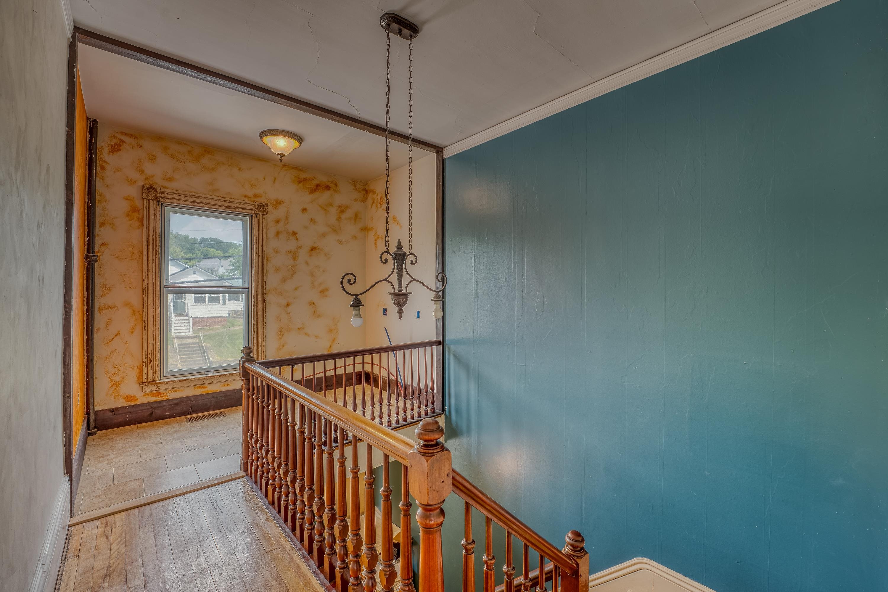 Littleton, New Hampshire, 03561, United States, 5 Bedrooms Bedrooms, ,1 BathroomBathrooms,Residential,For Sale,1856478